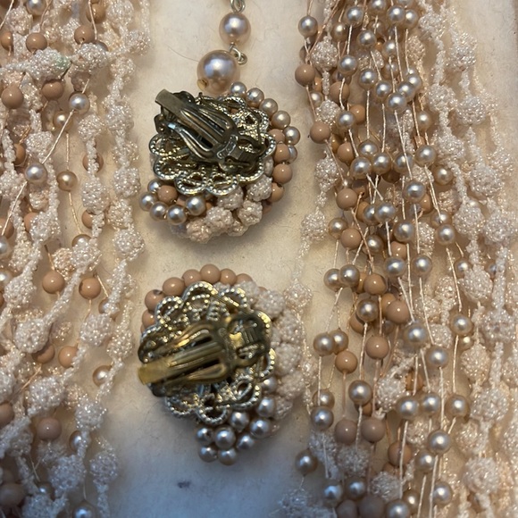 Beautiful vintage faux pearl necklace - Picture 3 of 10